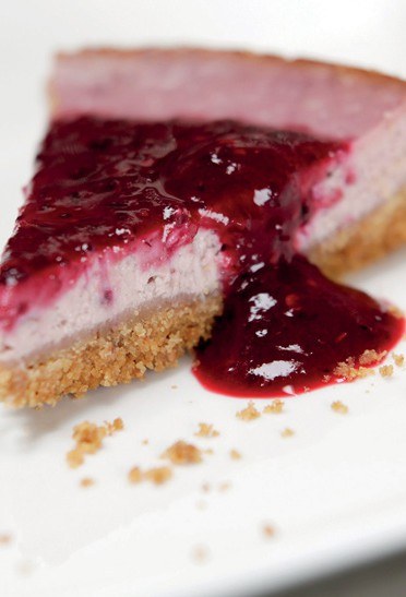 Red berry pudding cheesecake