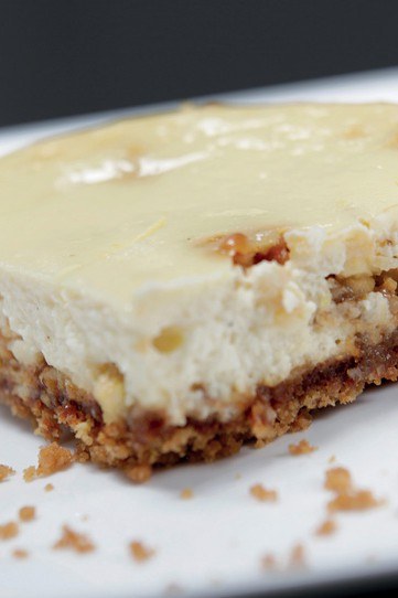 White chocolate cheesecake with caramel and popcorn